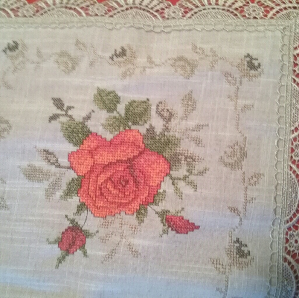 Beatiful table runner - Picture 4 of 8